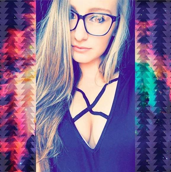 kaylastaines